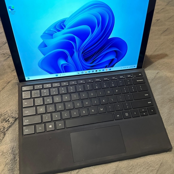 Microsoft Surface pro - Picture 5 of 6